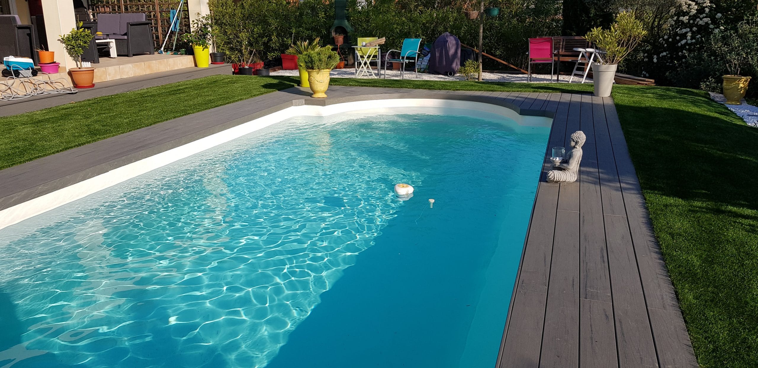Réalisation tour de piscine et gazon synthétique par PGI Habitat sur Marseillan