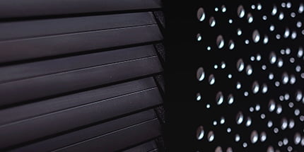<center>Panneaux coulissants alu/brise-vue. <br>Une solution design en toute intimité.