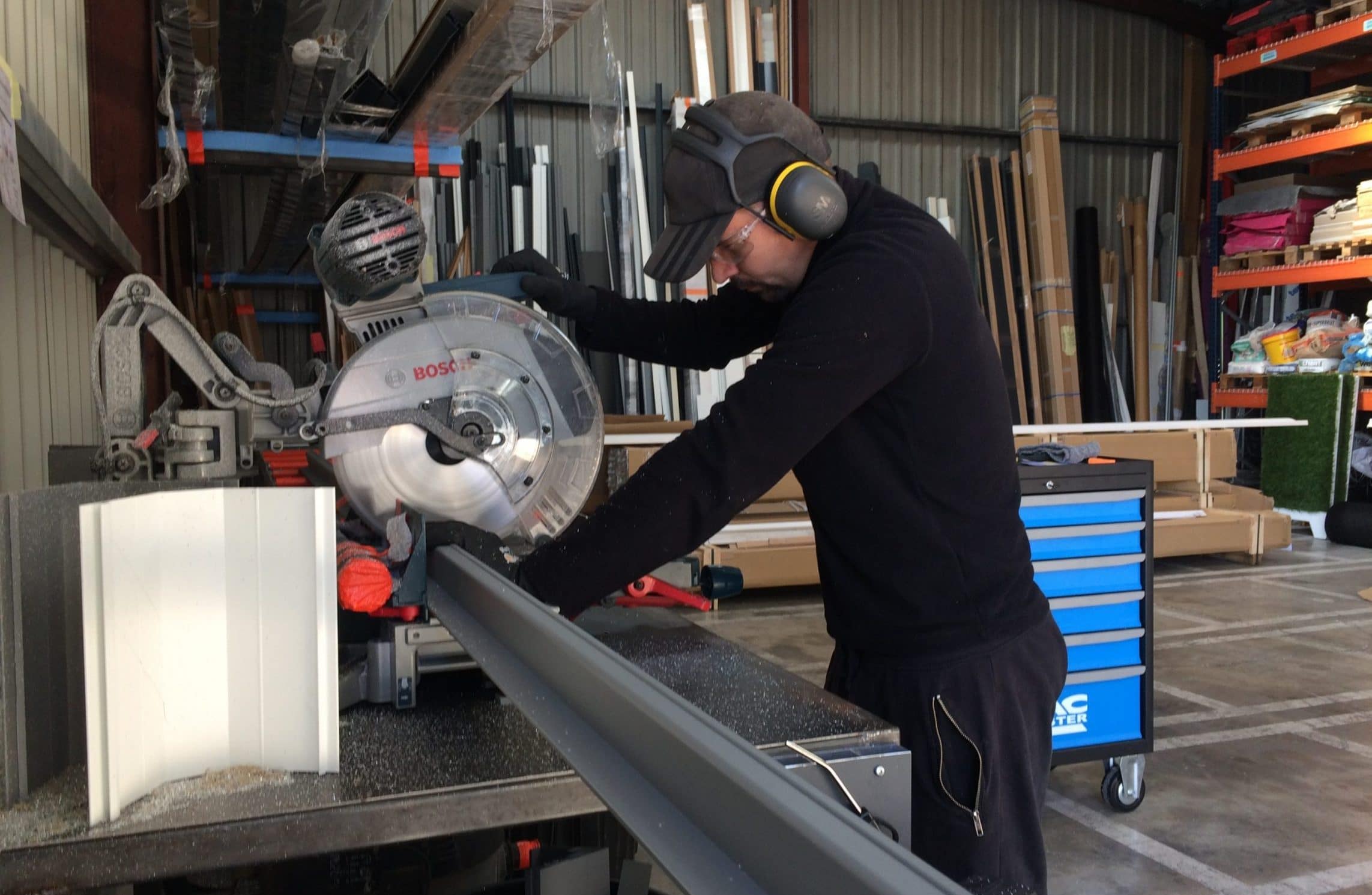 Atelier découpe de l'aluminium pour les pergolas