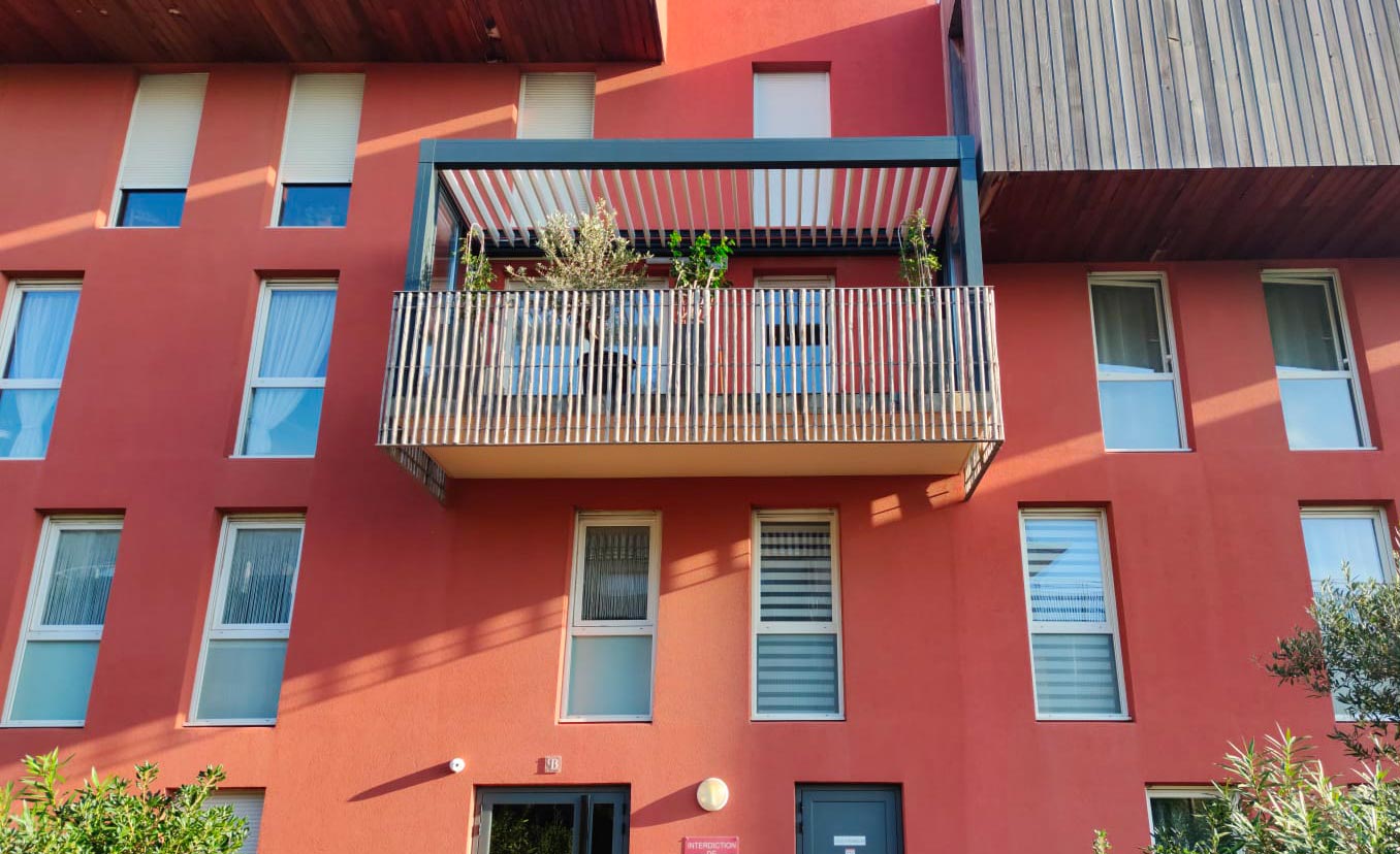 <center>Appartement avec pergola bioclimatique à Lattes
