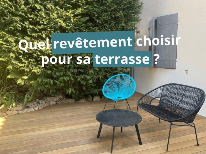 Terrasse extérieur en bois composite avec un salon d'été