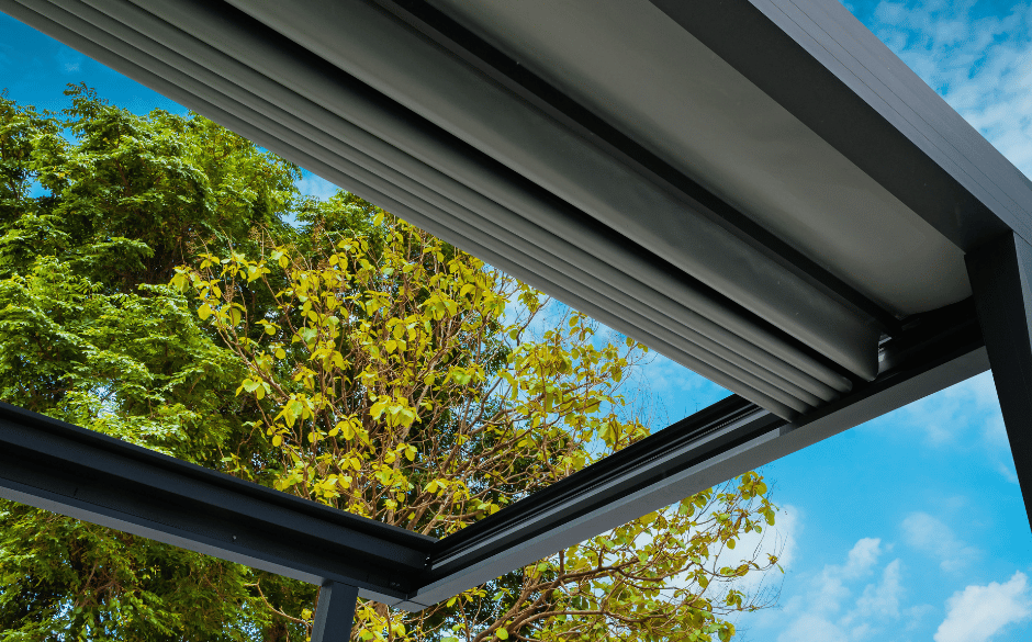 Pergola en aluminium avec une toile retractable