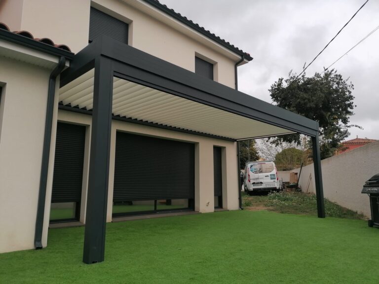 Pergola adossée à lames orientables