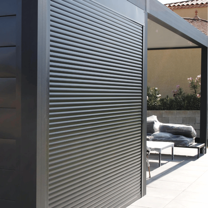 Pool house avec bardage en aluminium