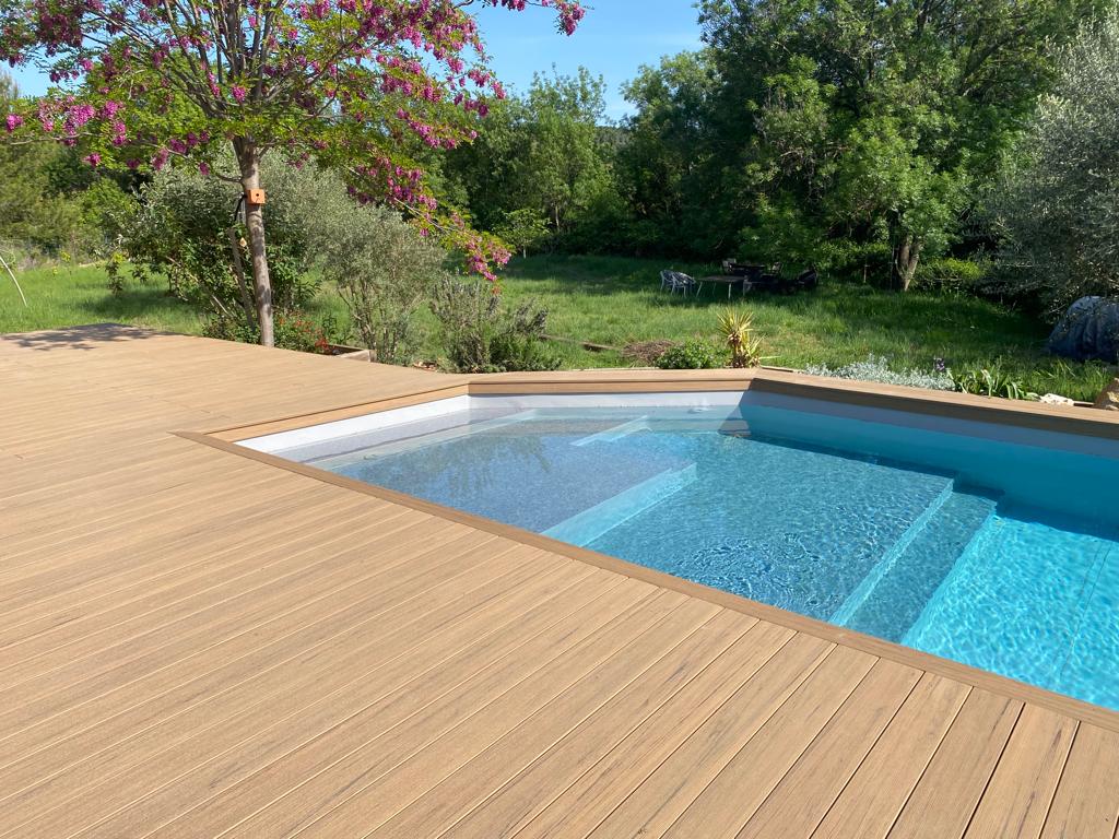 Aménagement extérieur : Terrasse en bois composite