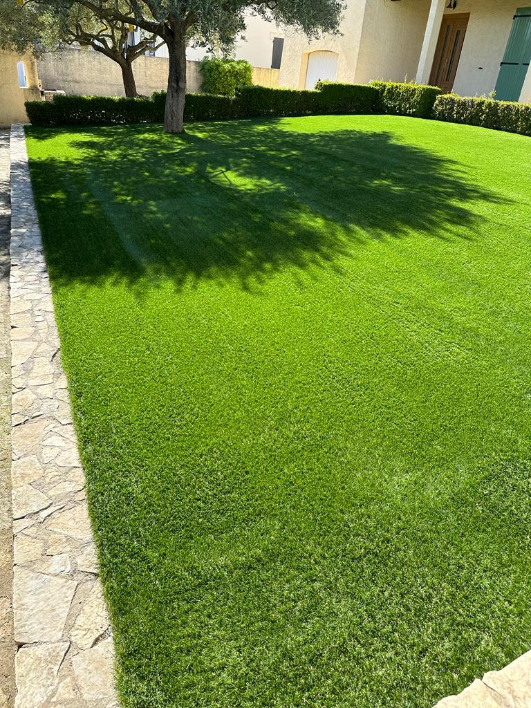 Aménagement de jardin - Pose gazon synthétique